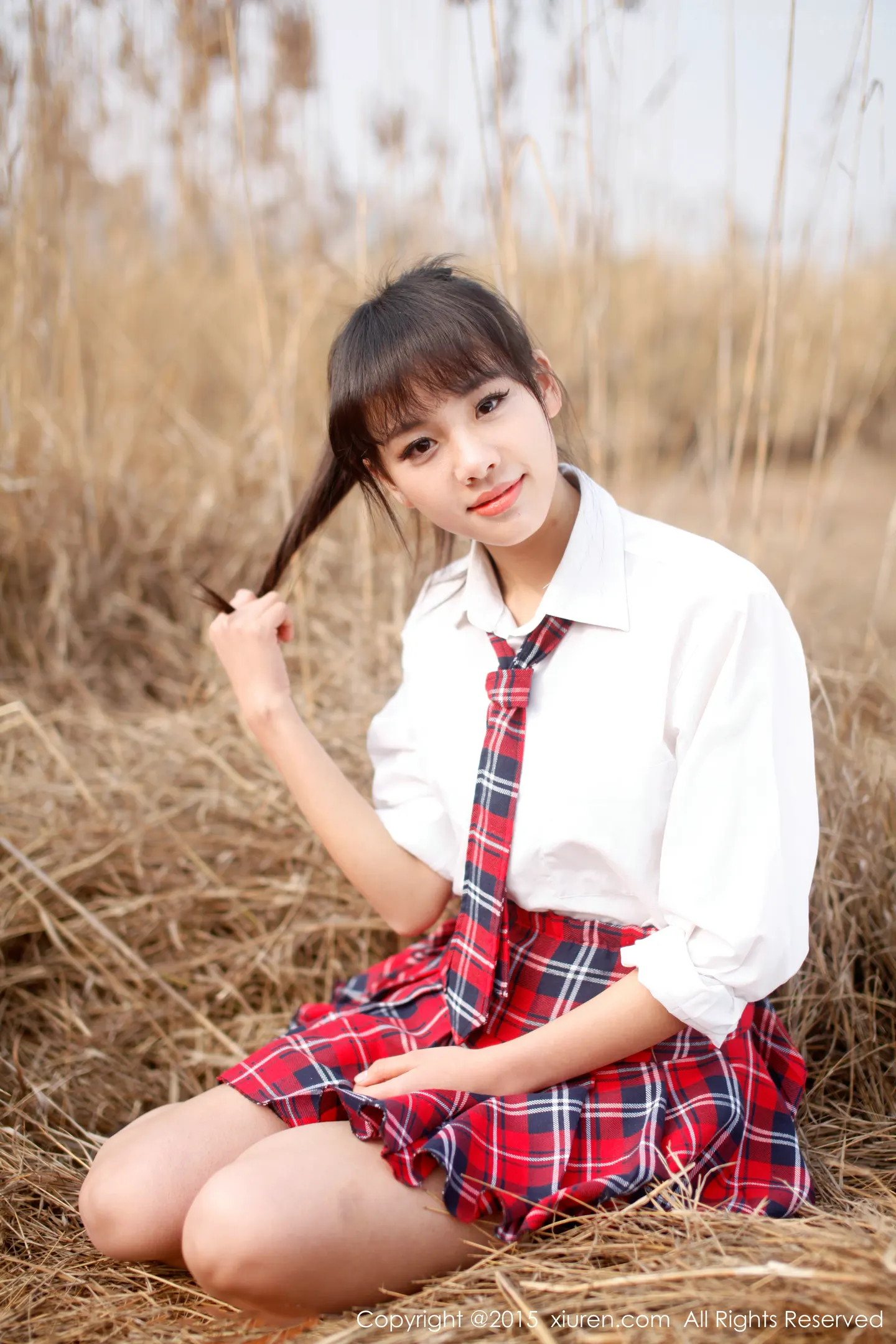 图片[5]-[XiuRen秀人网]VOL.318 邻家女孩七米baby户外红色格子裙清新学生装迷人写真112P-秀人网官方网站